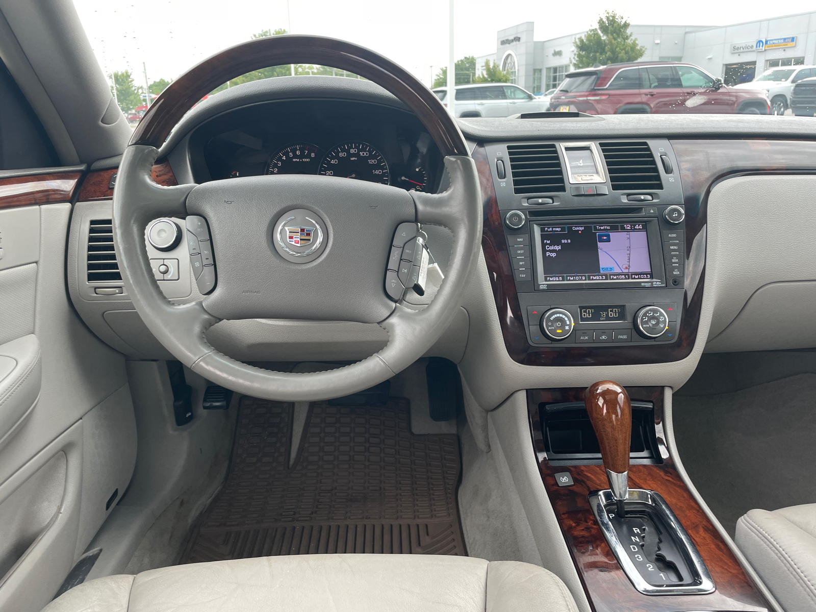 2011 Cadillac DTS Premium 38