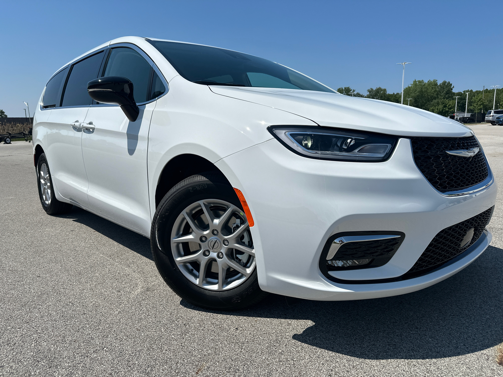 2024 Chrysler Pacifica Touring L 2