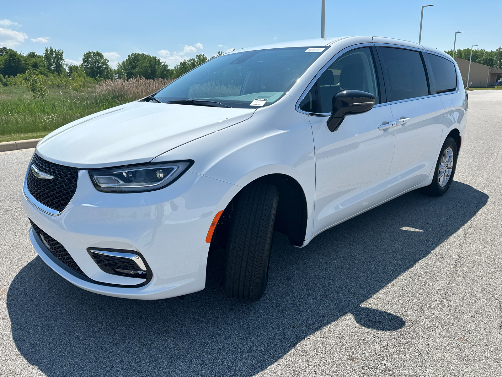 2024 Chrysler Pacifica Touring L 8