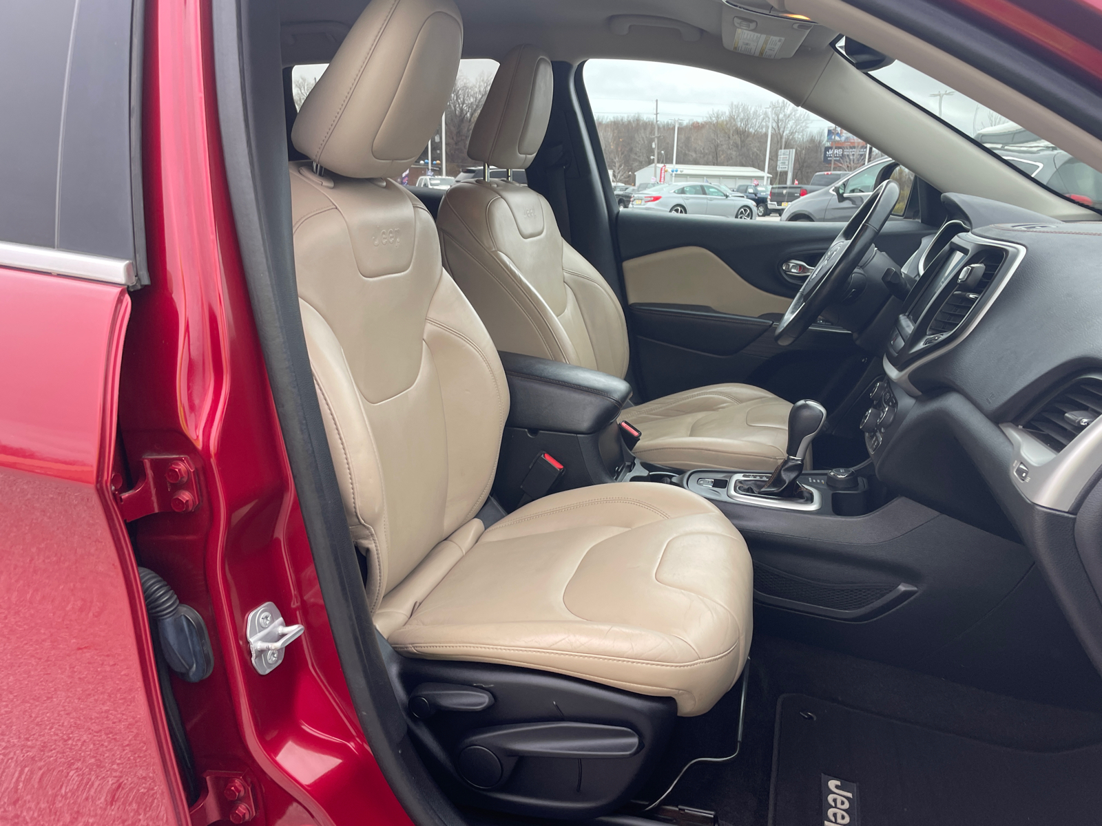 2015 Jeep Cherokee Limited 30