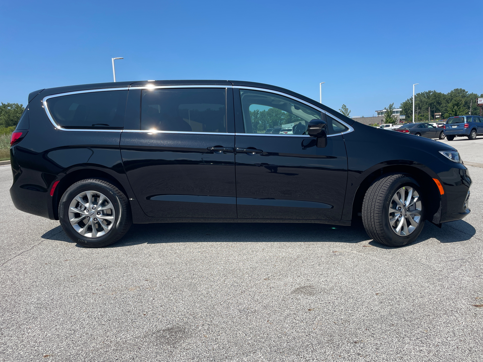 2024 Chrysler Pacifica Touring L 3