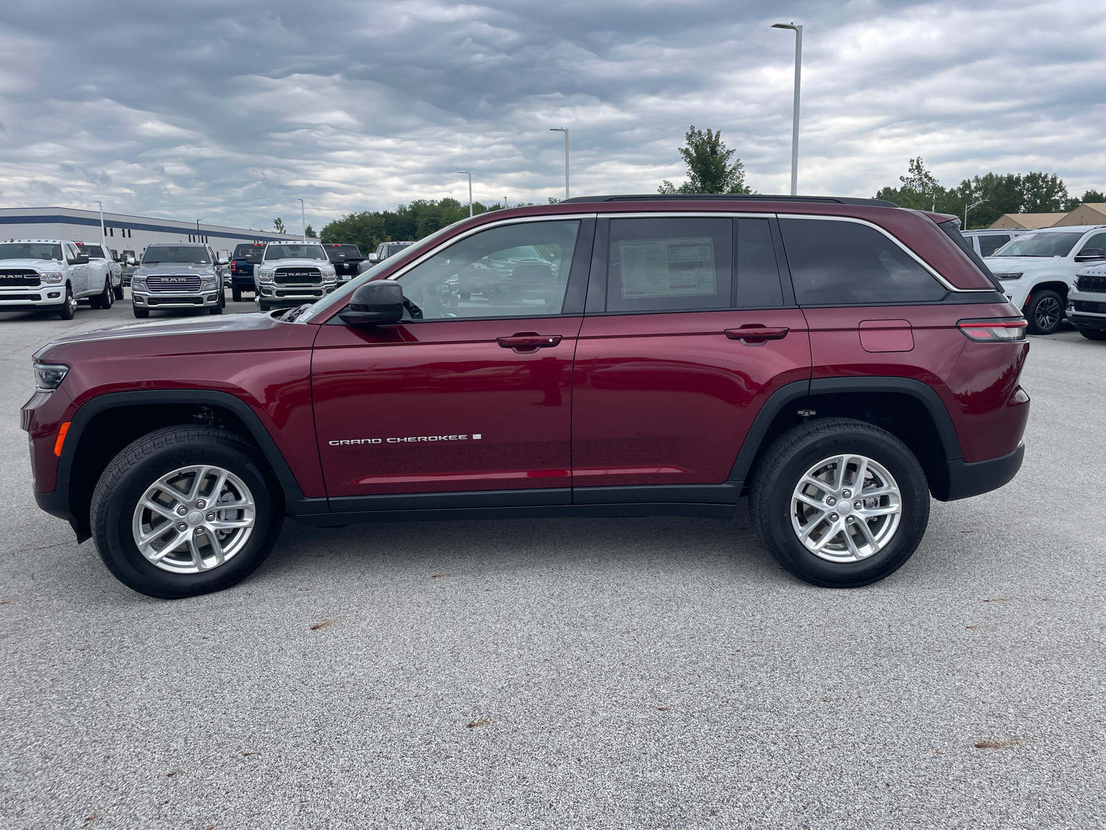 2024 Jeep Grand Cherokee Laredo 7