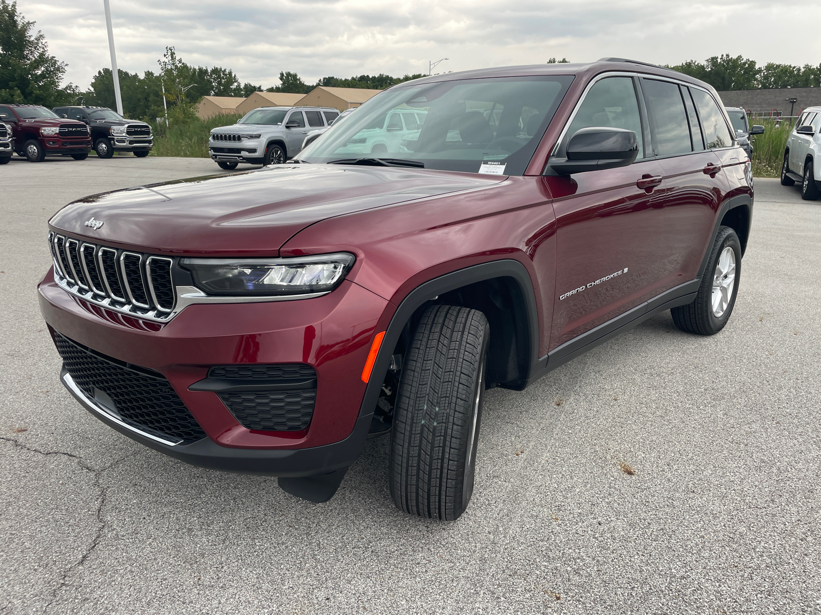 2024 Jeep Grand Cherokee Laredo 8