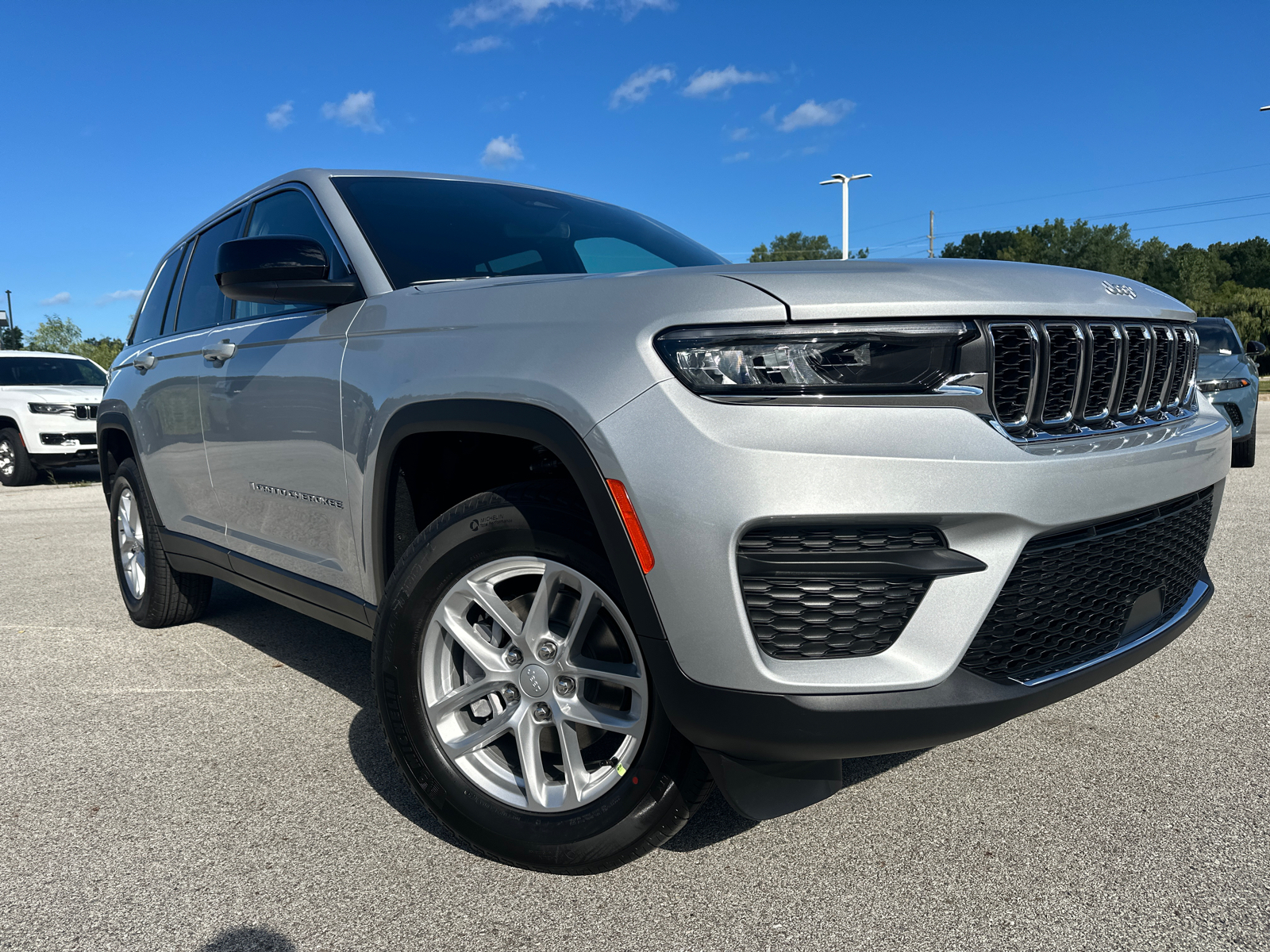 2024 Jeep Grand Cherokee Laredo 2