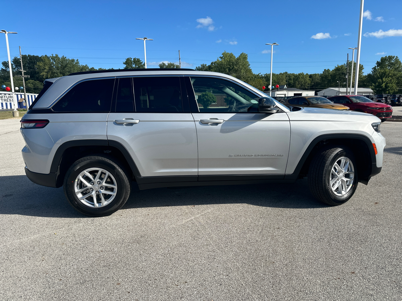 2024 Jeep Grand Cherokee Laredo 3