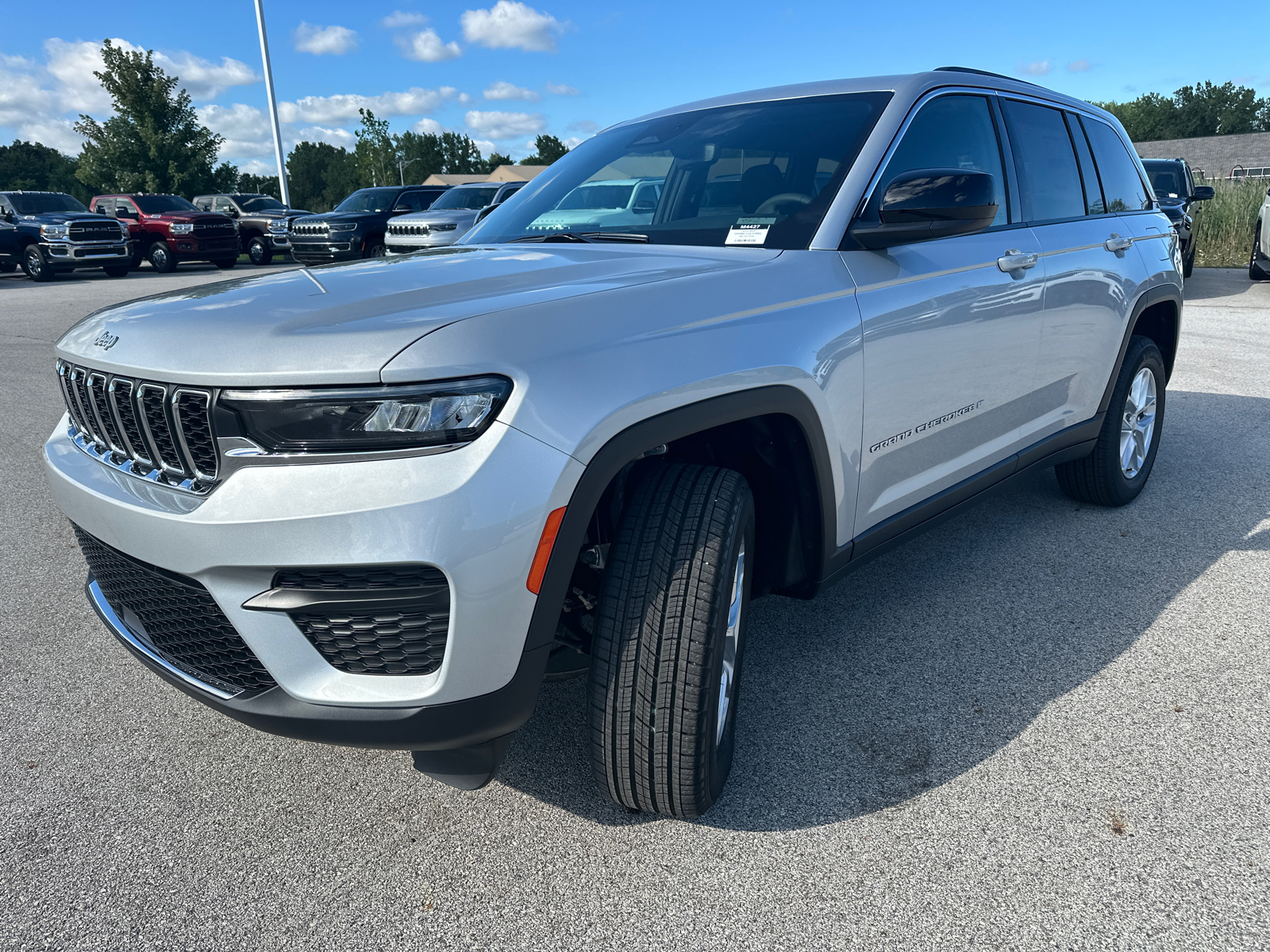 2024 Jeep Grand Cherokee Laredo 8