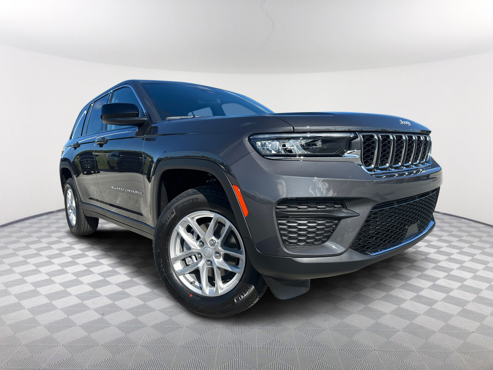 2024 Jeep Grand Cherokee Laredo 1