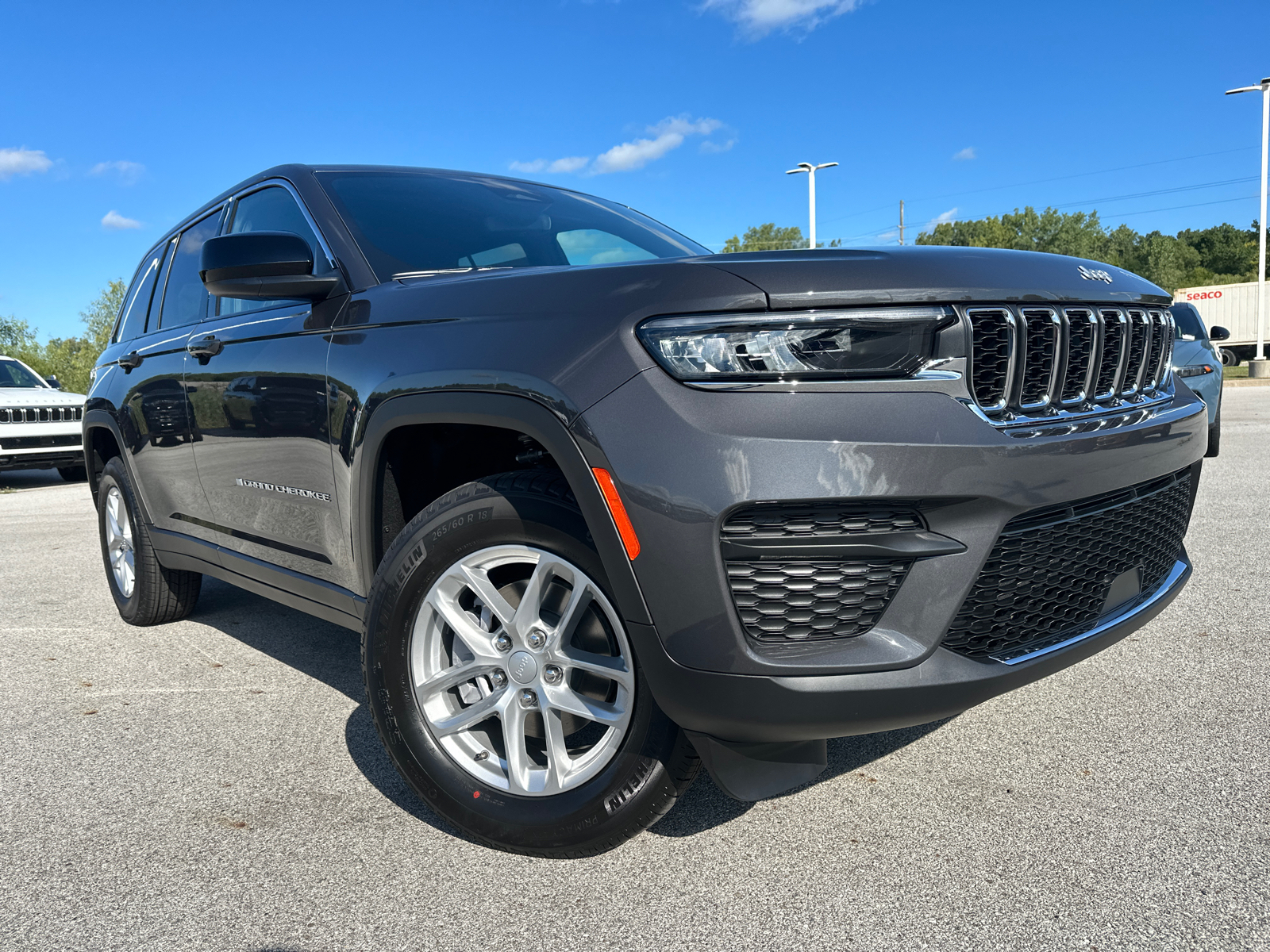 2024 Jeep Grand Cherokee Laredo 2