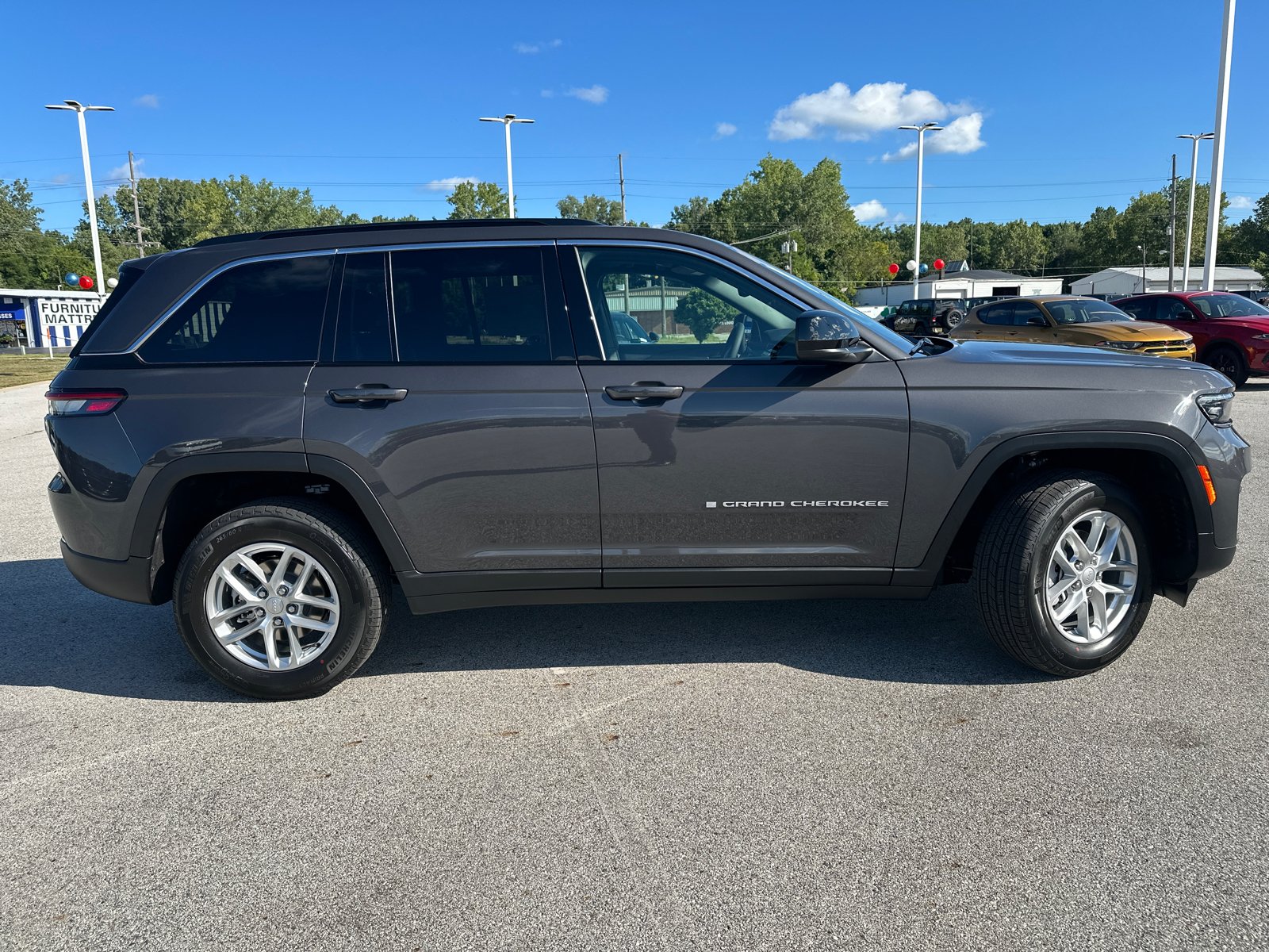 2024 Jeep Grand Cherokee Laredo 3