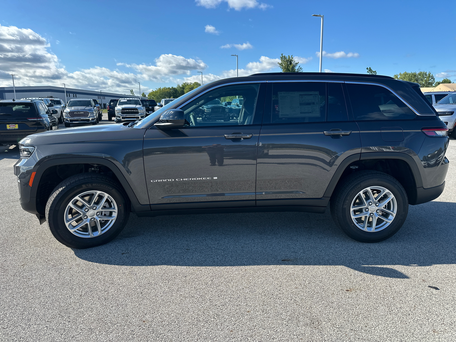 2024 Jeep Grand Cherokee Laredo 7