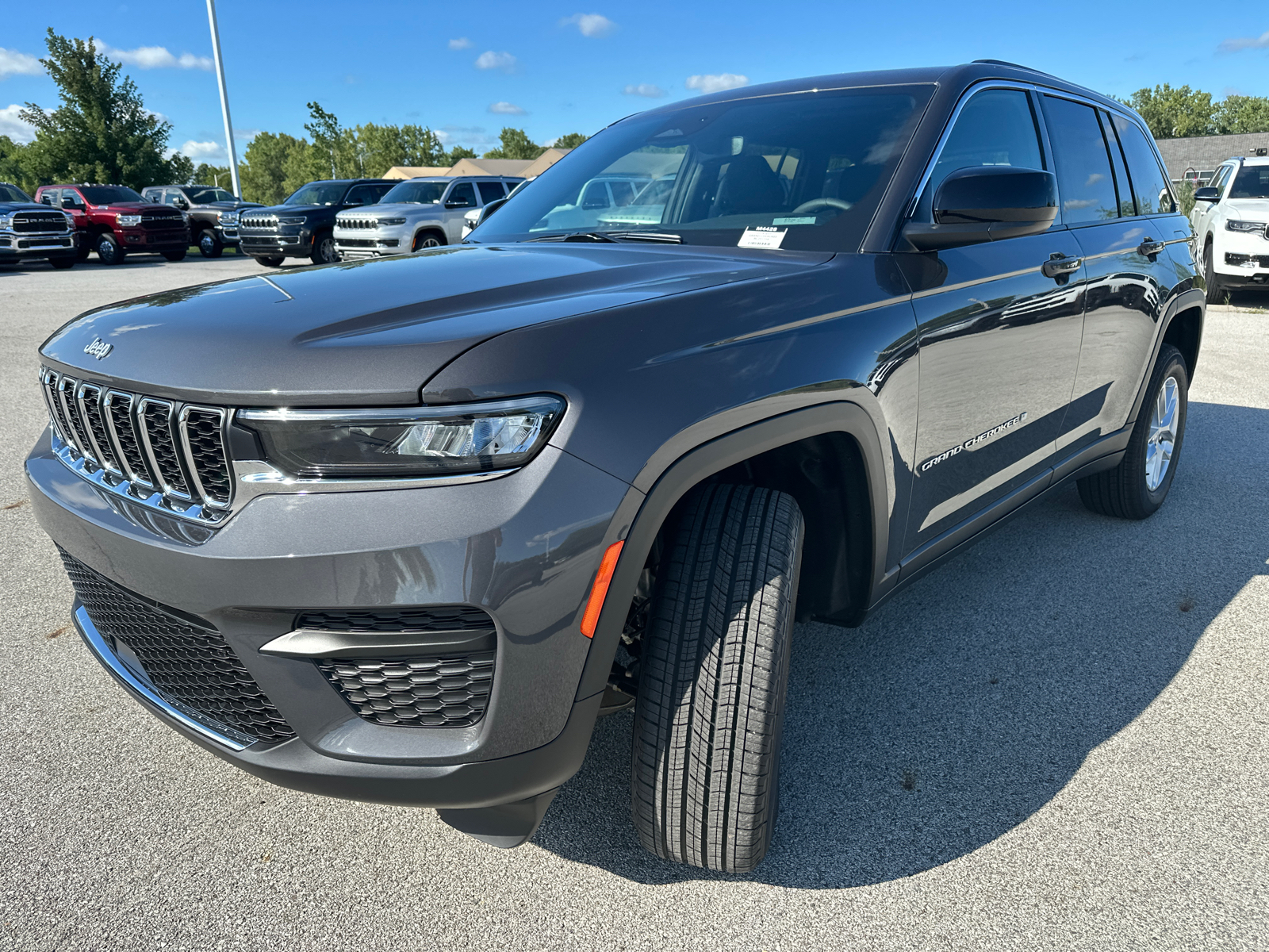 2024 Jeep Grand Cherokee Laredo 8