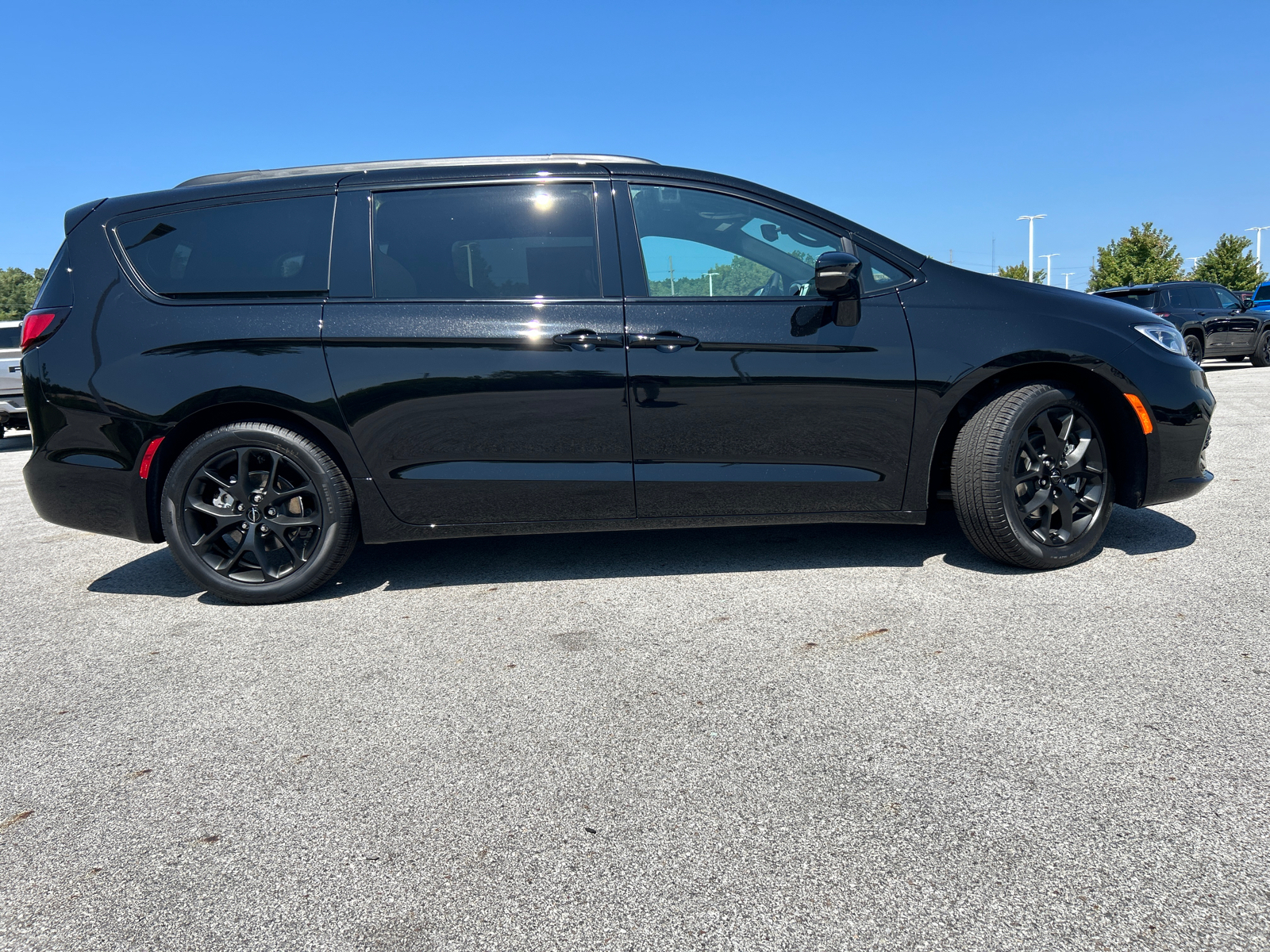 2024 Chrysler Pacifica Touring L 3