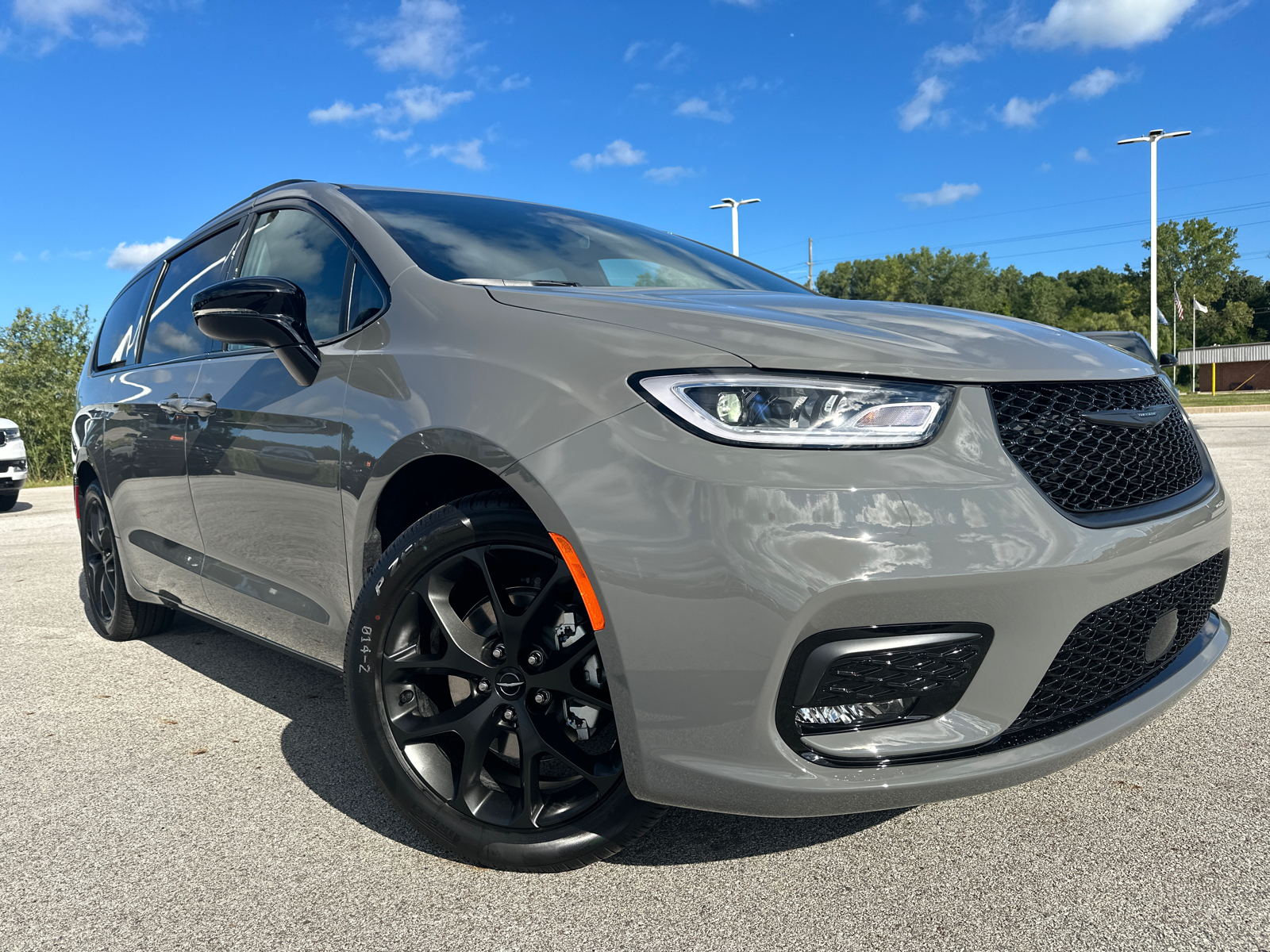 2024 Chrysler Pacifica Touring L 2