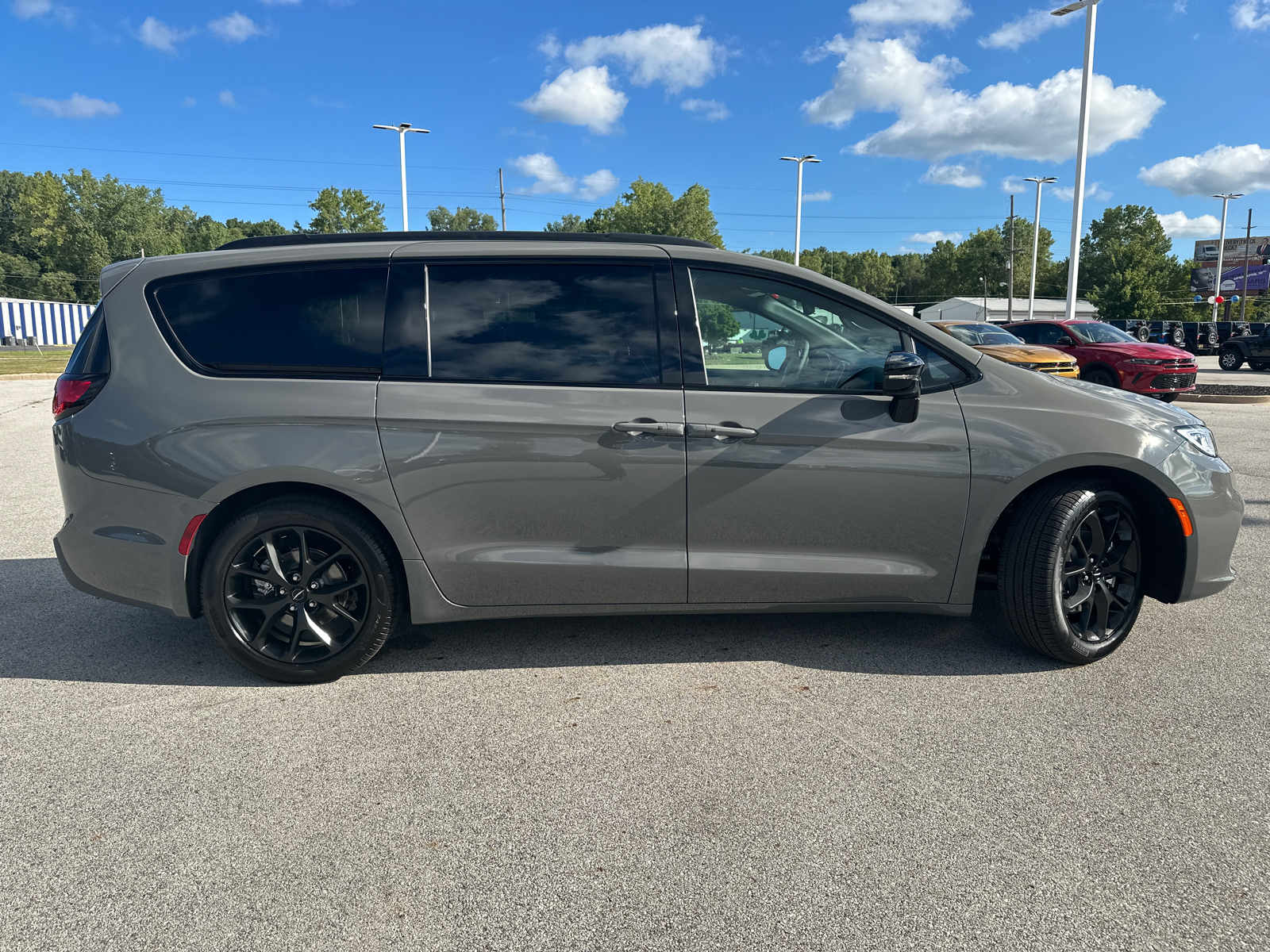 2024 Chrysler Pacifica Touring L 3