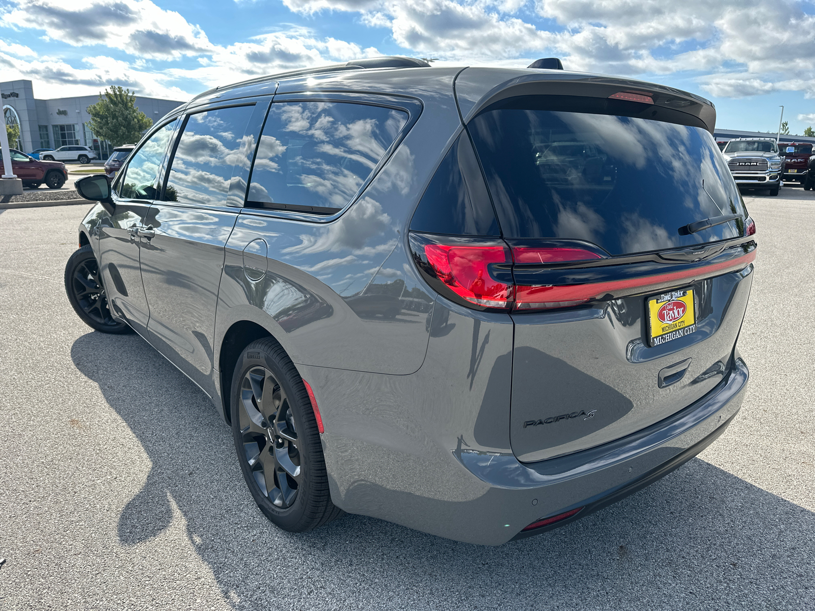 2024 Chrysler Pacifica Touring L 6