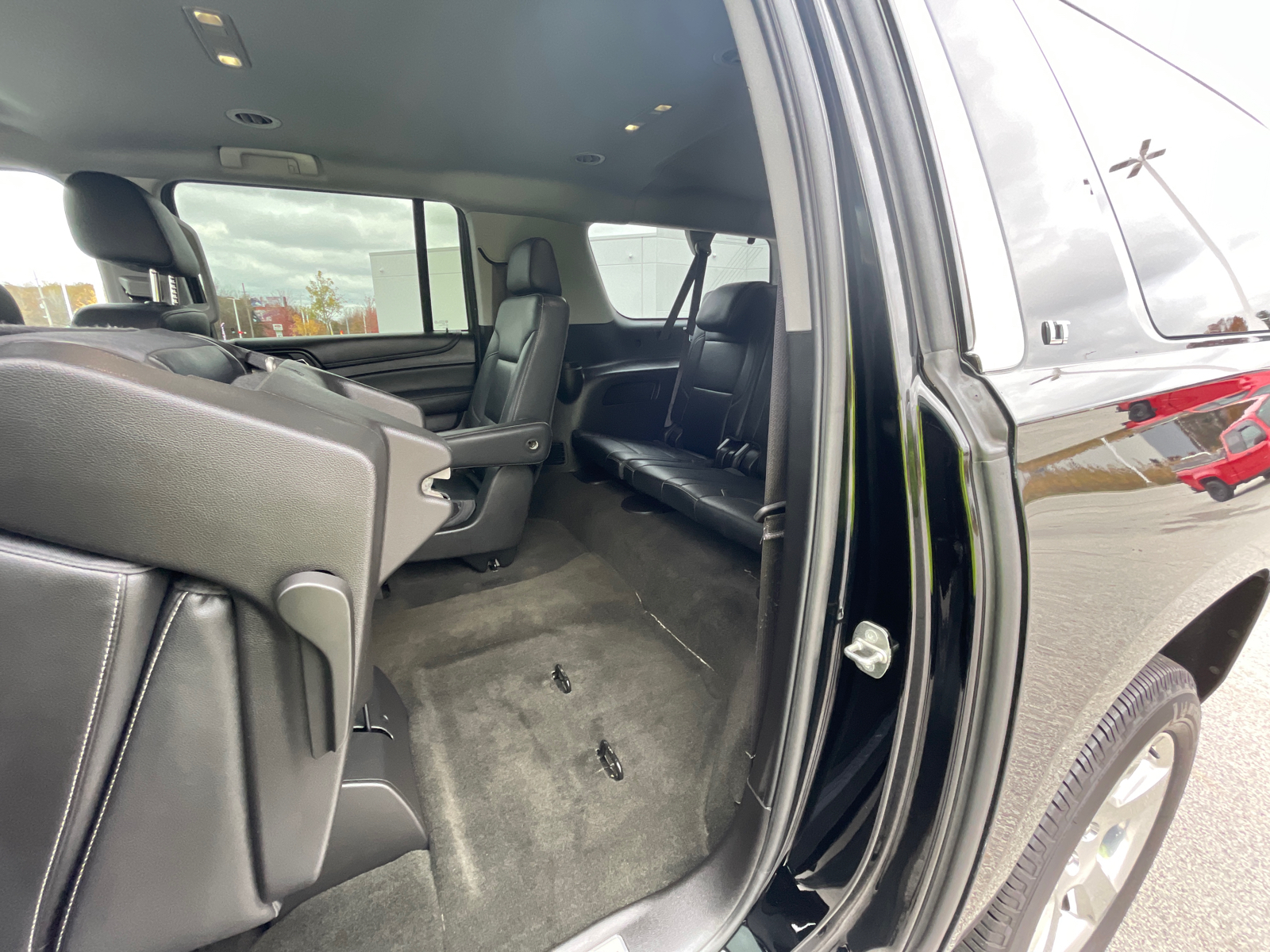 2016 Chevrolet Suburban LT 33