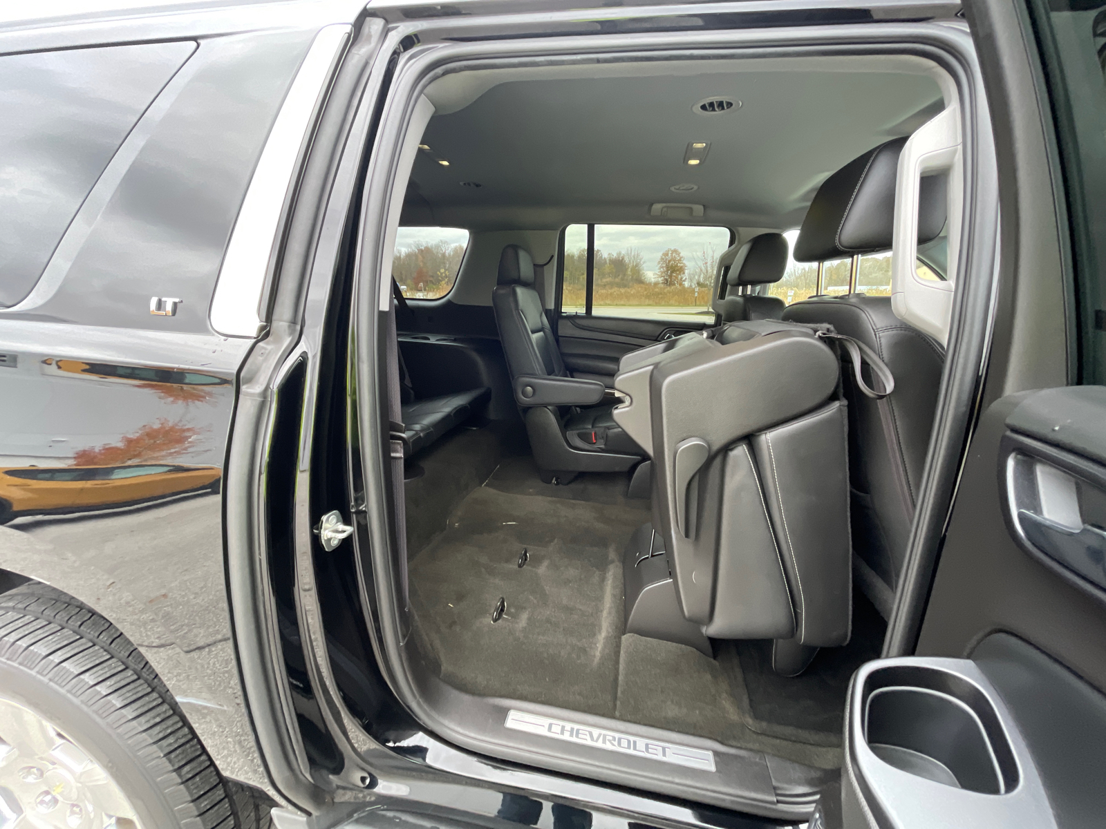 2016 Chevrolet Suburban LT 41