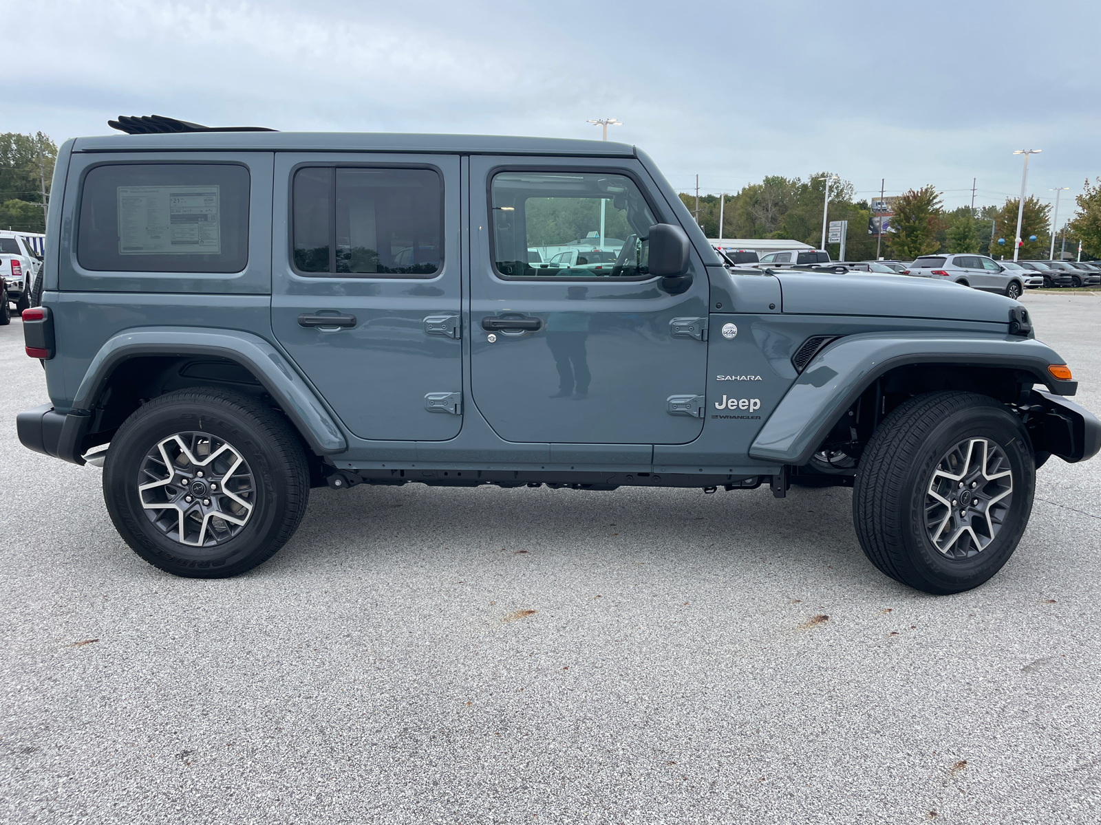 2024 Jeep Wrangler Sahara 2