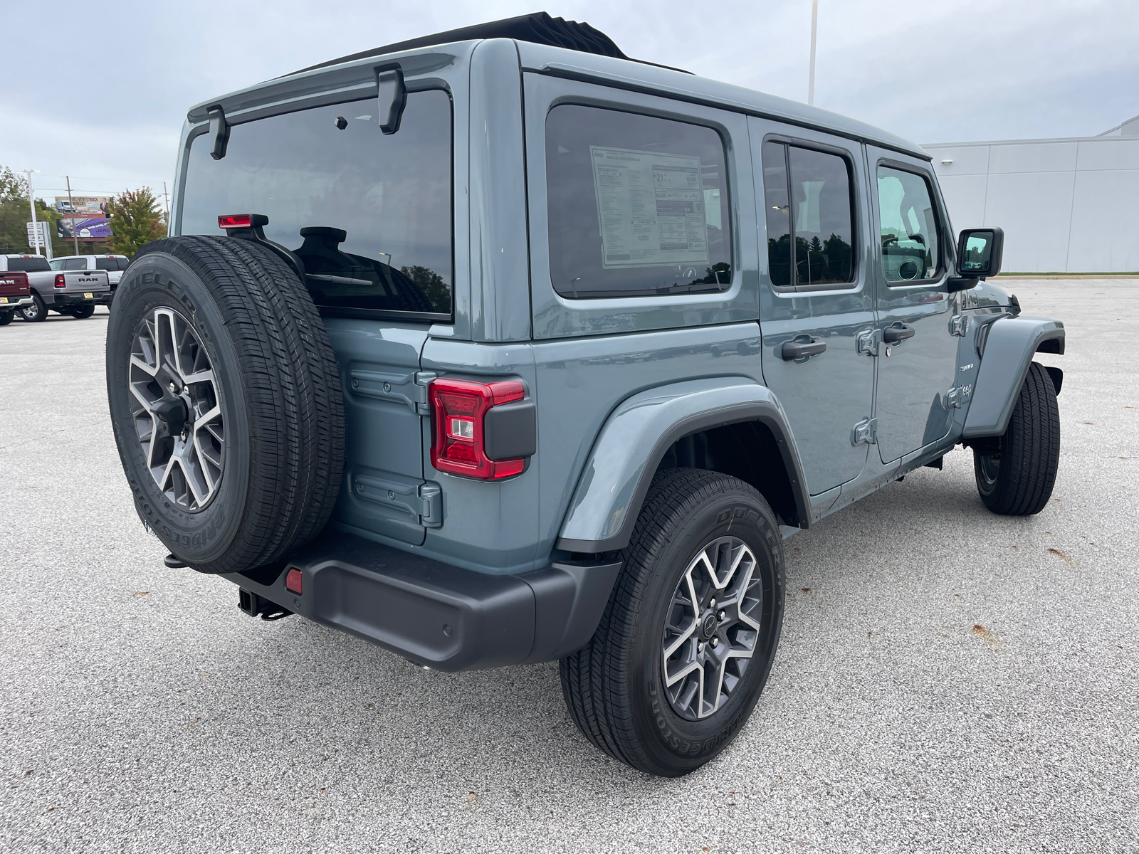 2024 Jeep Wrangler Sahara 3