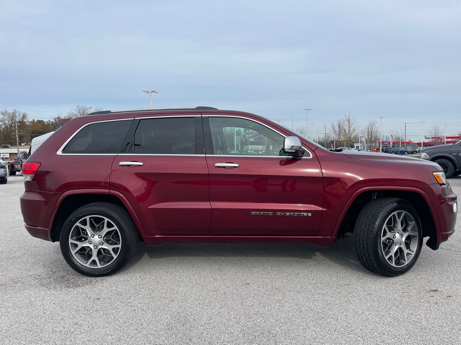 2019 Jeep Grand Cherokee Overland 2