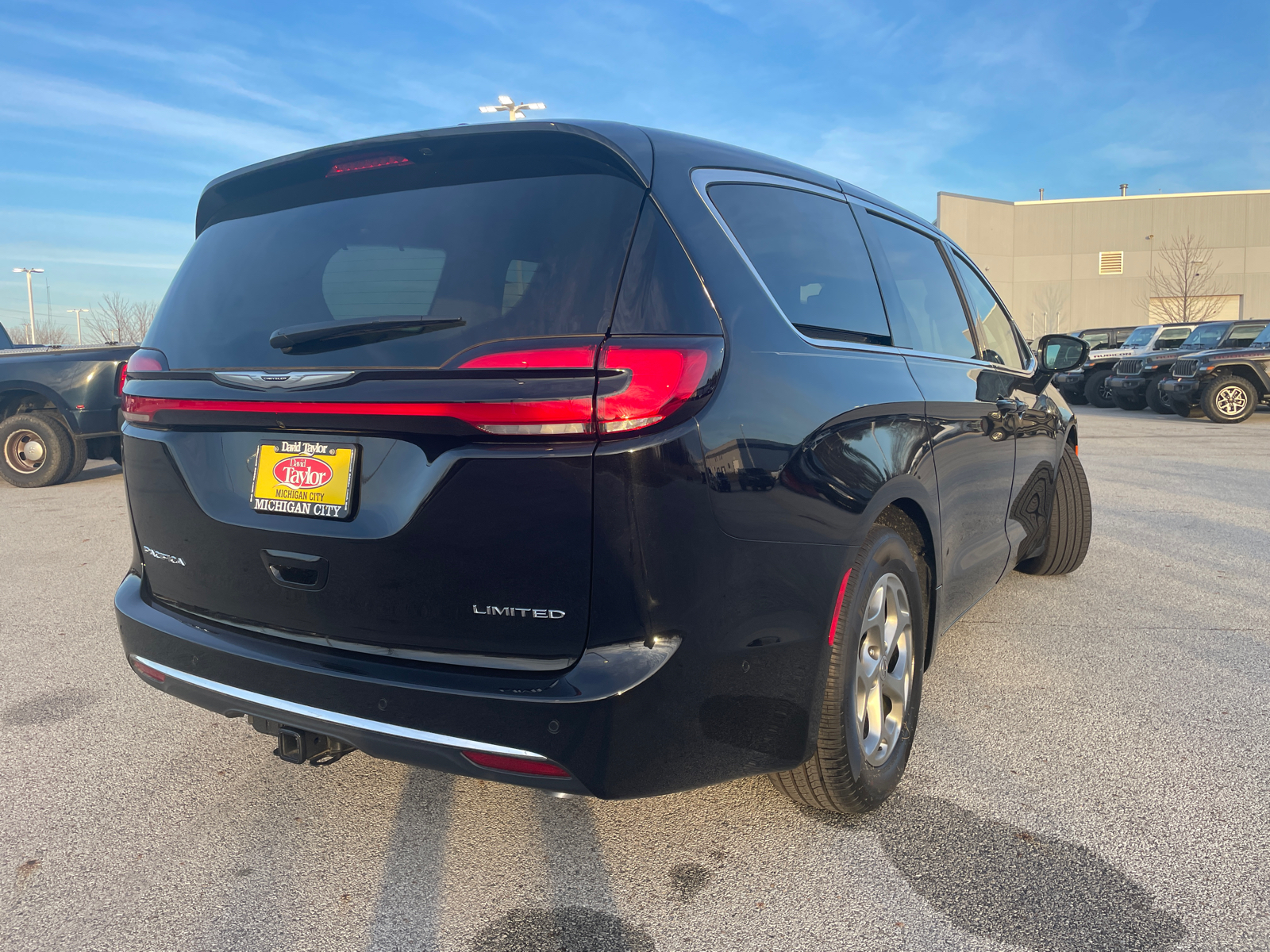 2024 Chrysler Pacifica Limited 3