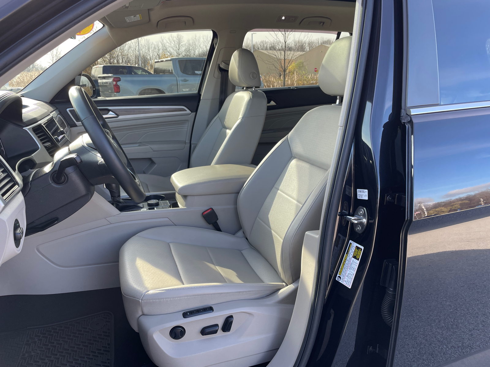 2022 Volkswagen Atlas 3.6L V6 SEL 9