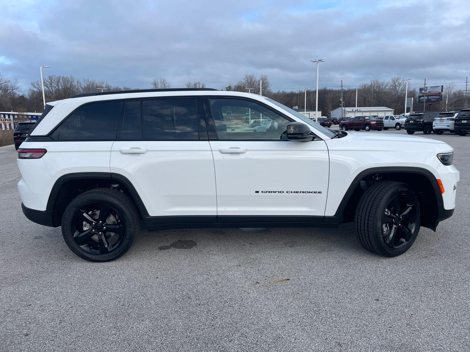 2025 Jeep Grand Cherokee Altitude X 2