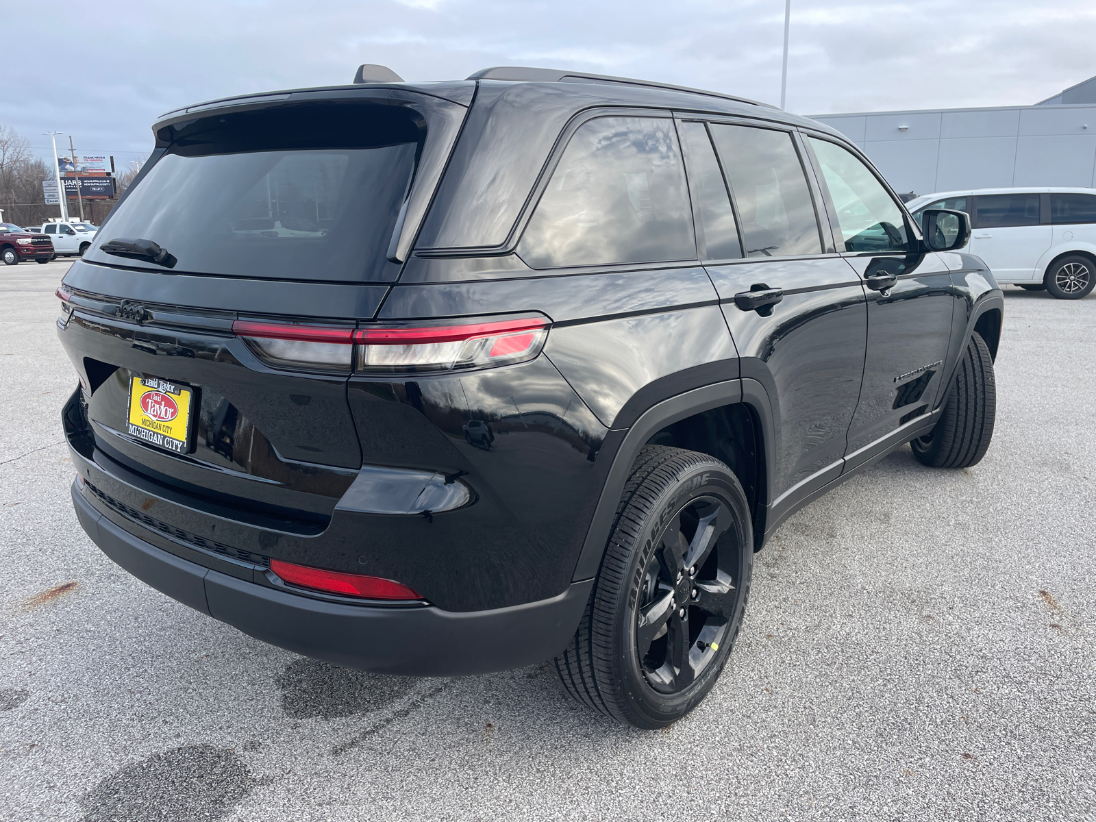 2025 Jeep Grand Cherokee Altitude X 3