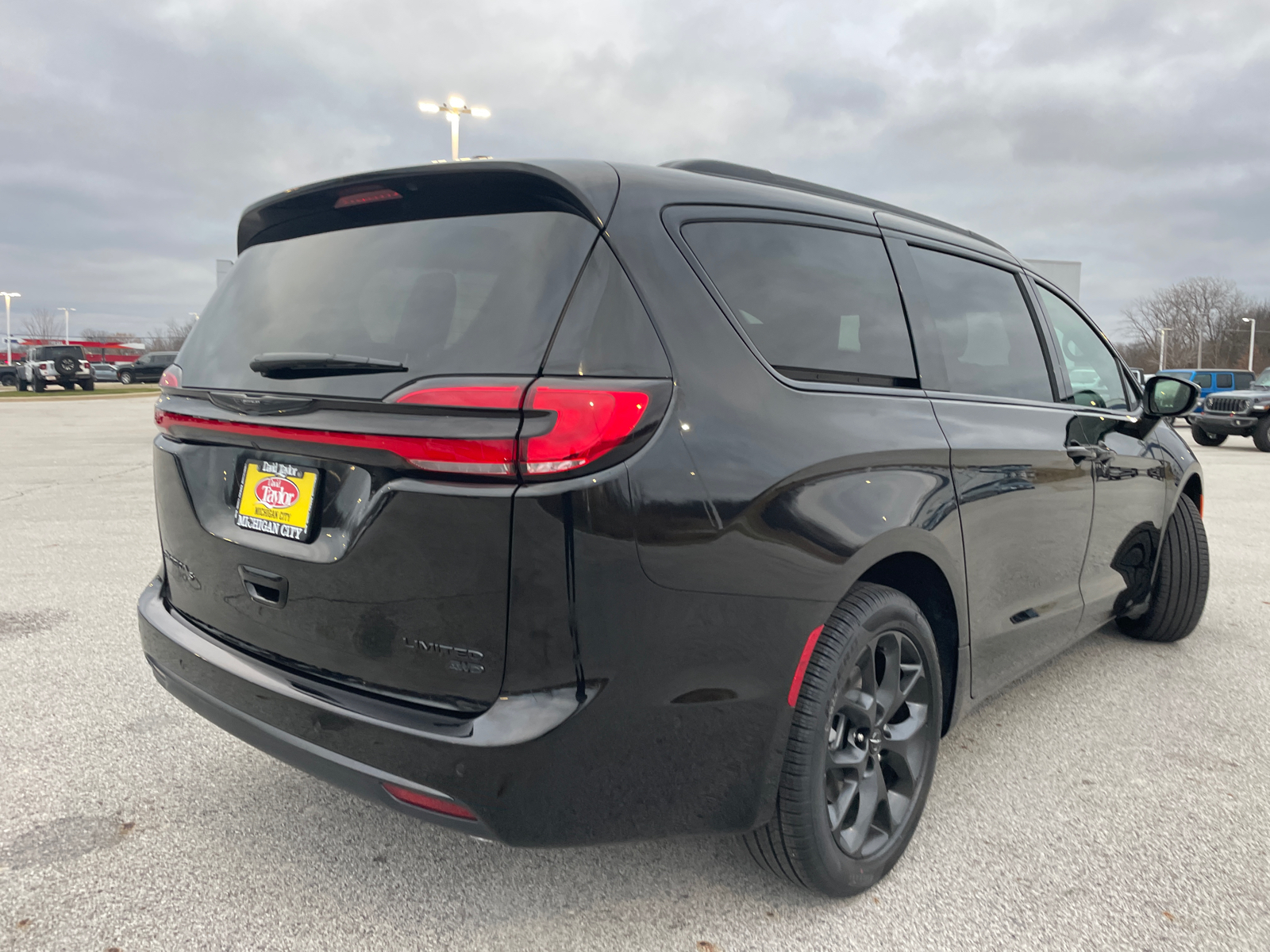 2025 Chrysler Pacifica Limited 3