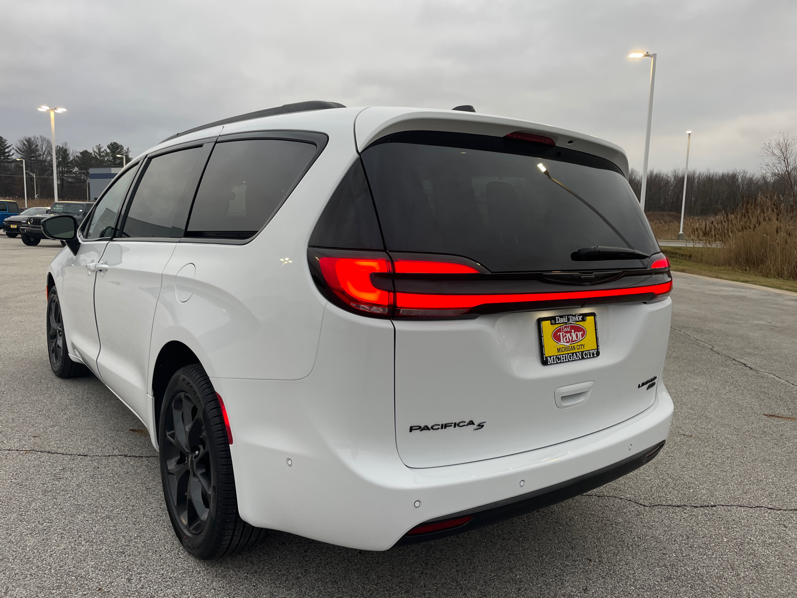 2025 Chrysler Pacifica Limited 5