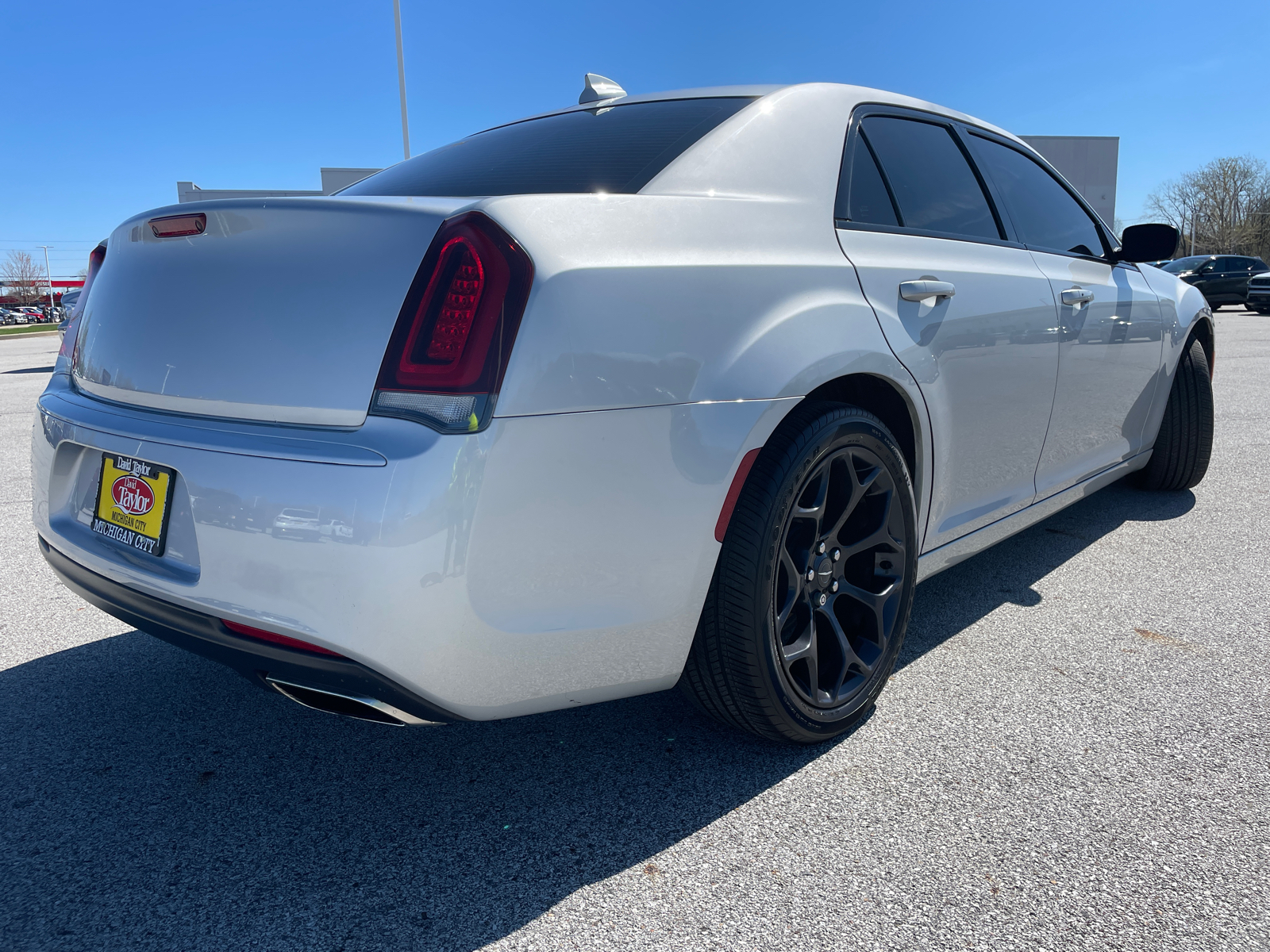 2019 Chrysler 300 Touring 4