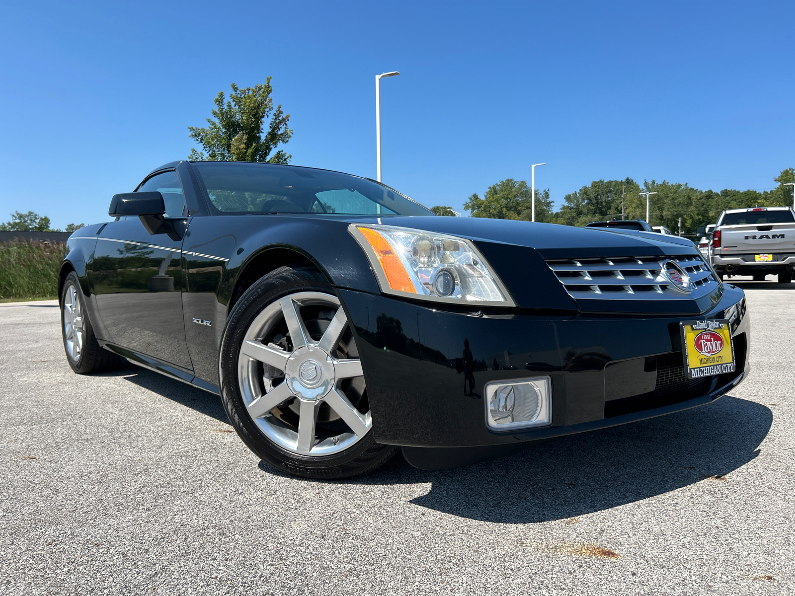 2005 Cadillac XLR Base 2