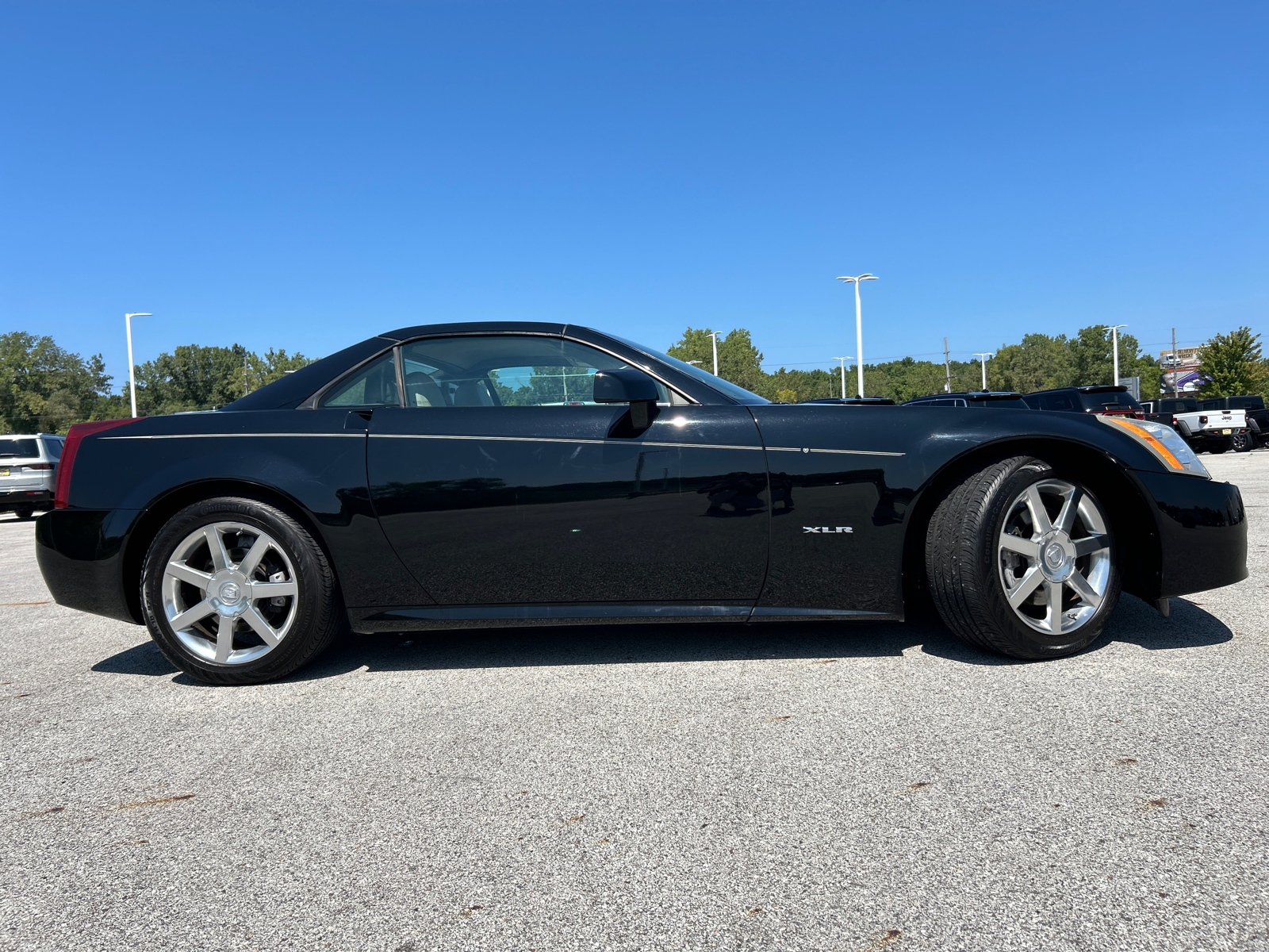 2005 Cadillac XLR Base 3