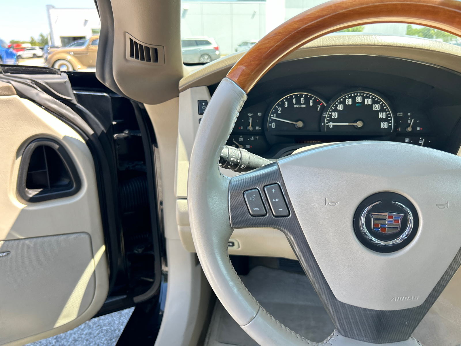 2005 Cadillac XLR Base 30