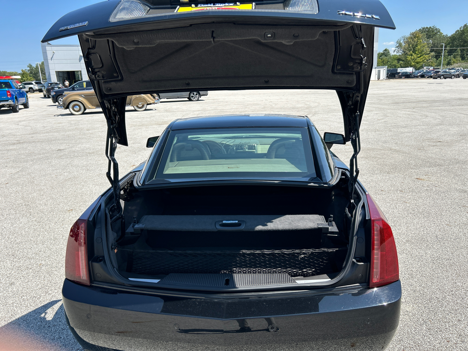 2005 Cadillac XLR Base 33