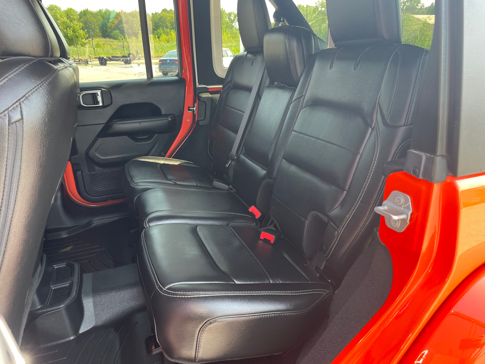 2018 Jeep Wrangler Unlimited Sahara 38