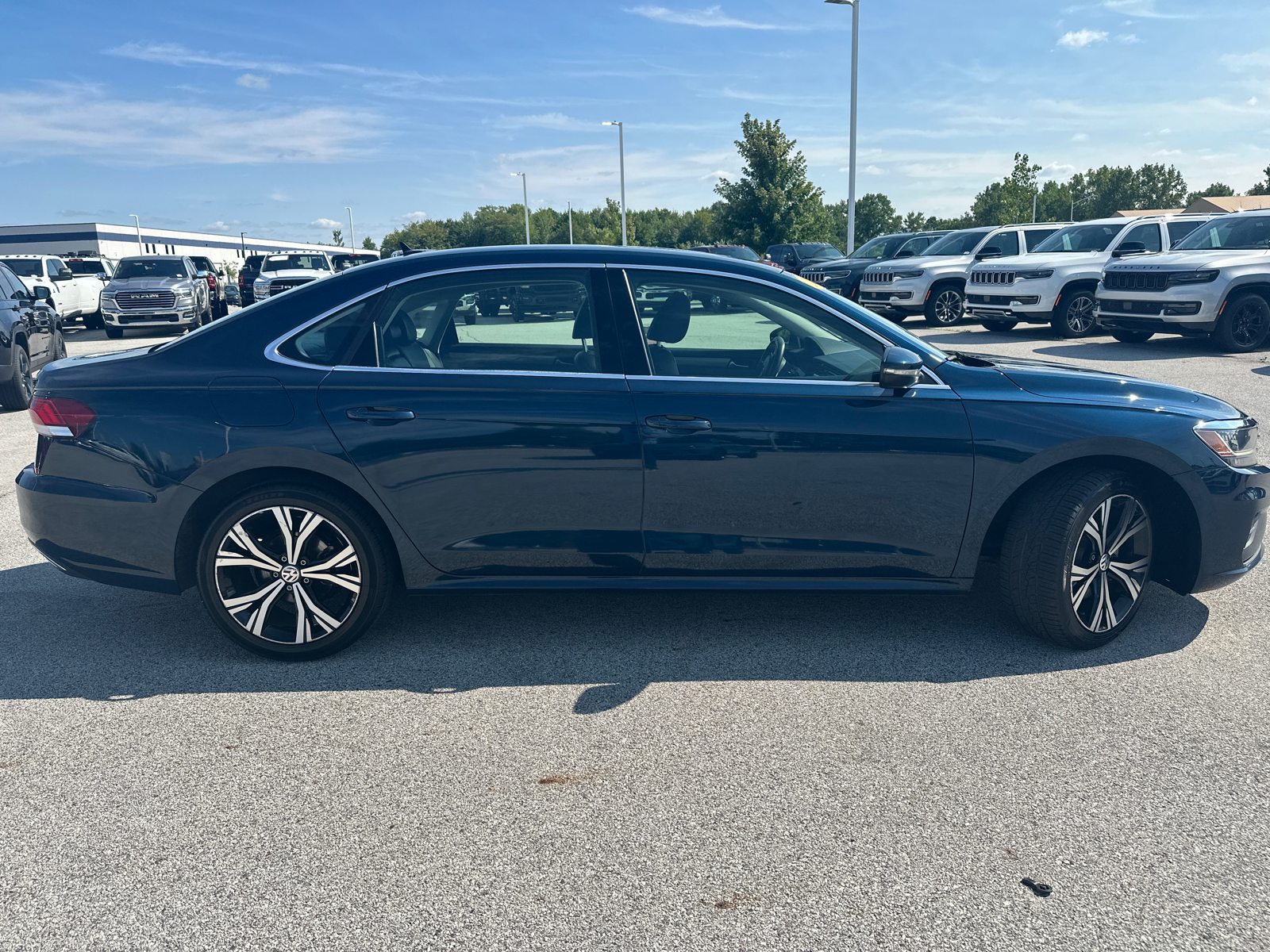 2021 Volkswagen Passat 2.0T SE 3