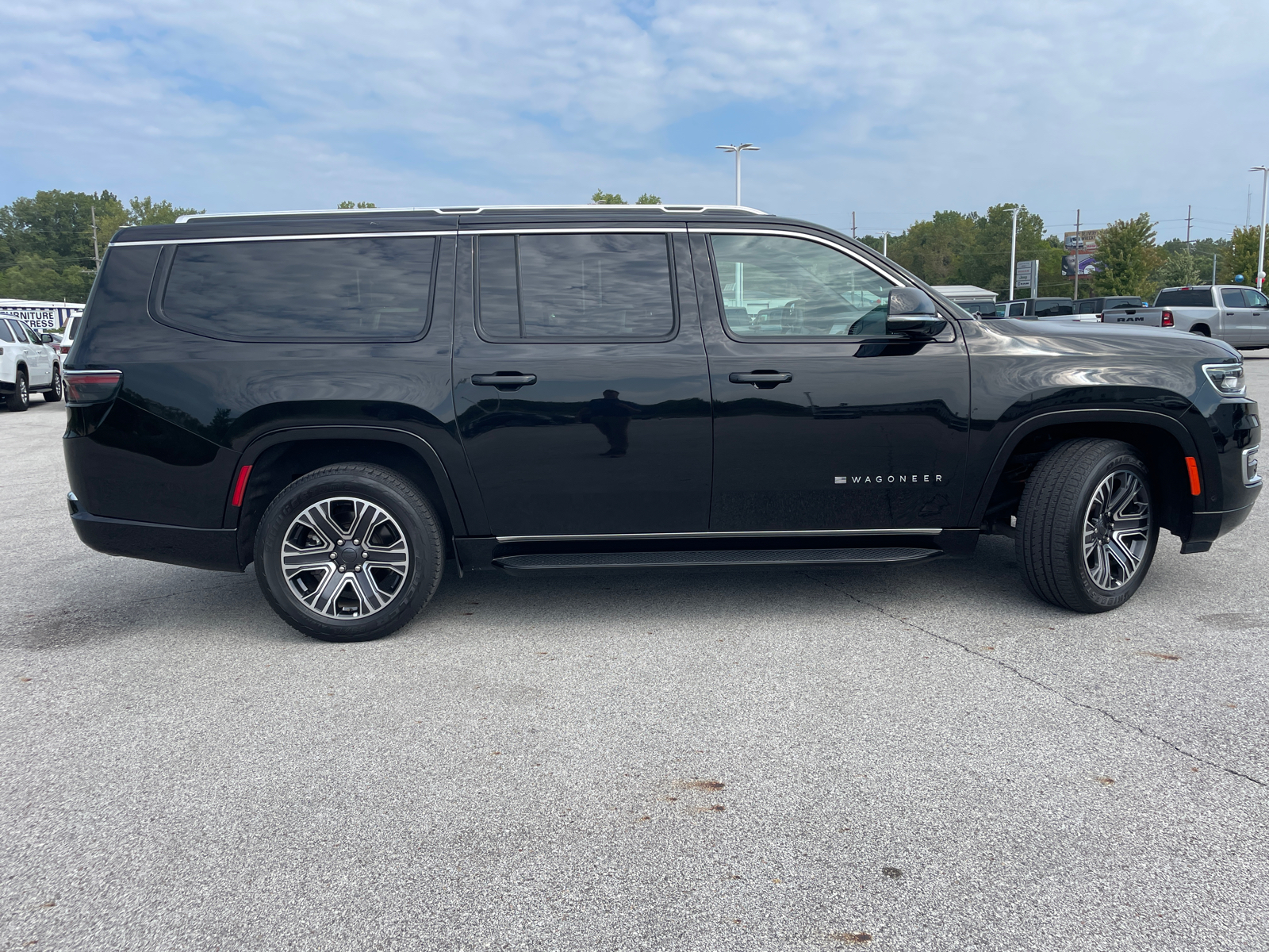 2023 Jeep Wagoneer L Series II 3