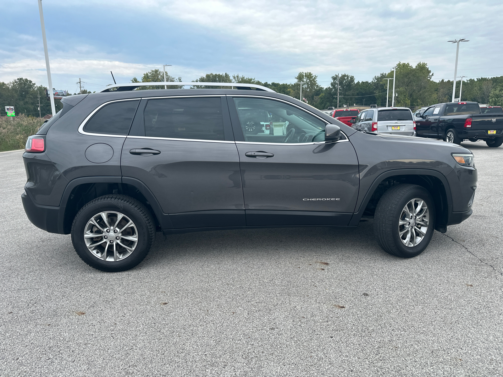 2021 Jeep Cherokee Latitude Lux 2