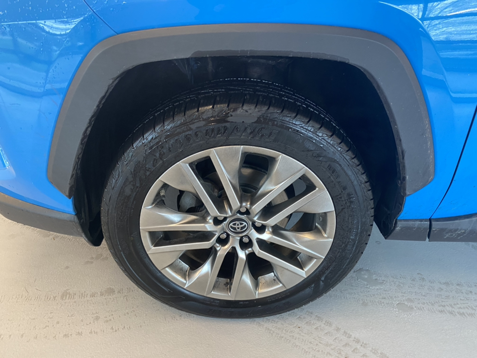 2019 Toyota RAV4 XLE Premium 16