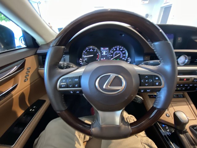 2017 Lexus ES 350 11