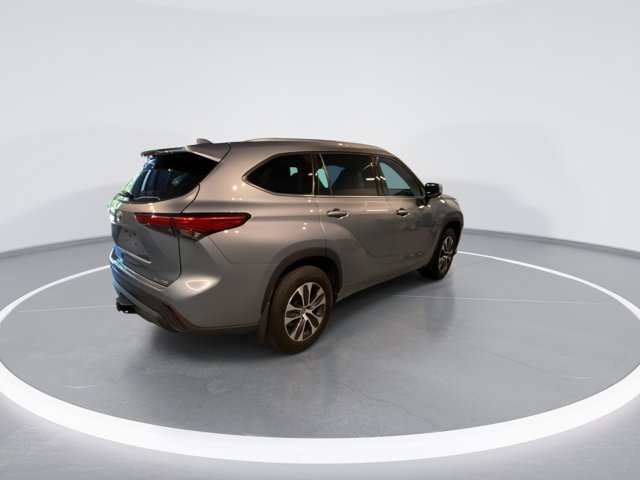 2021 Toyota Highlander XLE 8