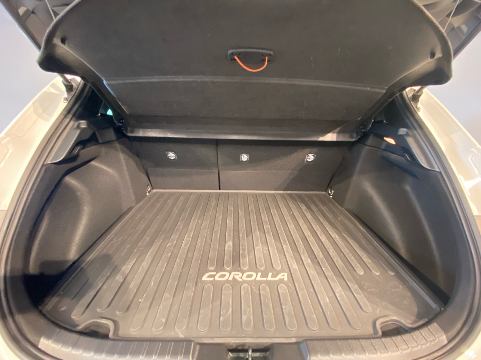 2023 Toyota Corolla Hatchback SE 22
