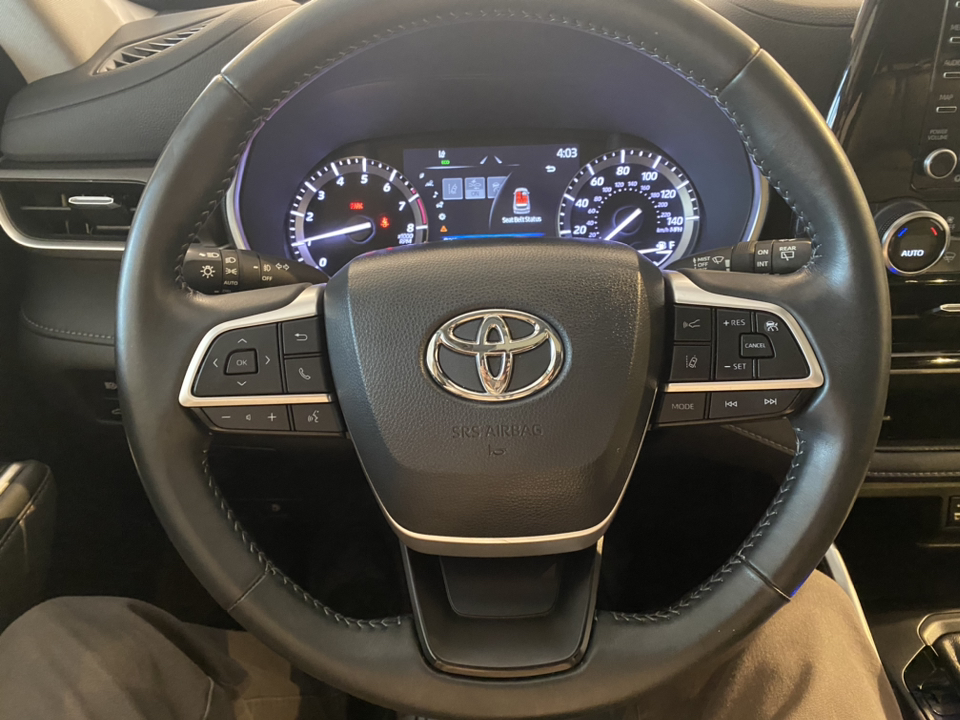 2022 Toyota Highlander XLE 25