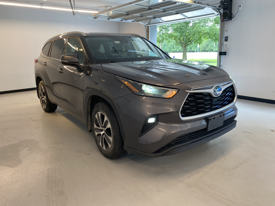 2022 Toyota Highlander XLE 2