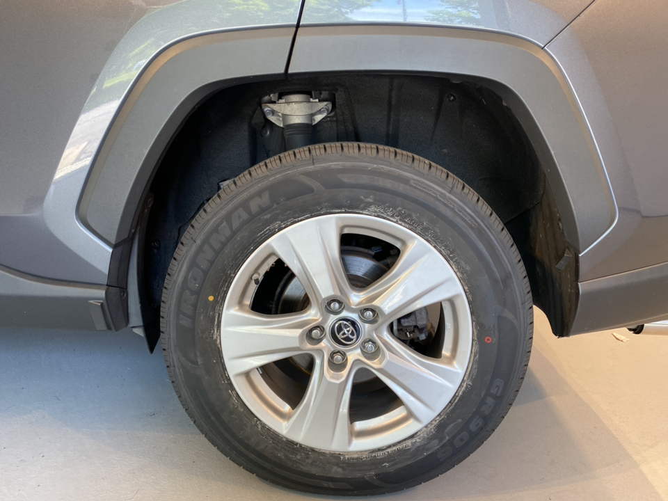 2019 Toyota RAV4 XLE 17