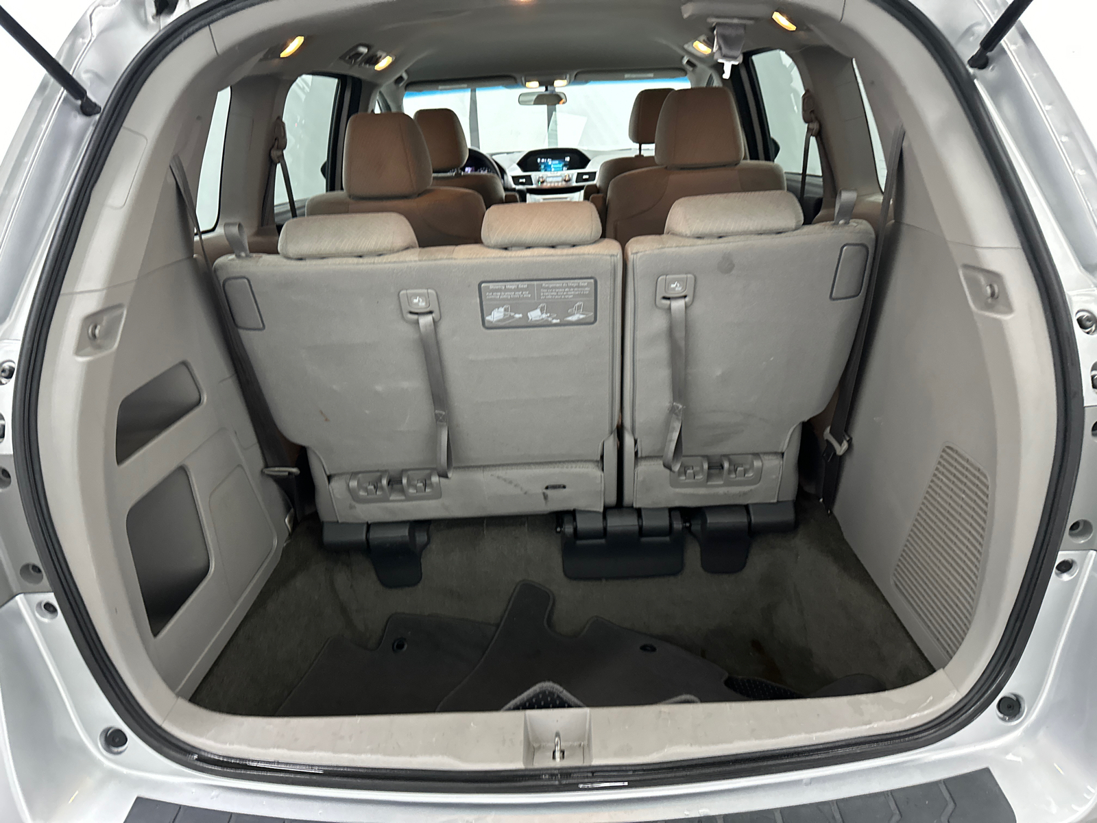 2014 Honda Odyssey LX 19