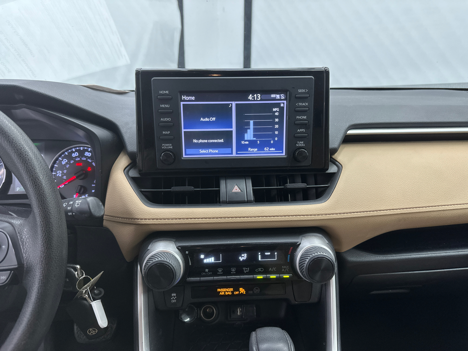 2019 Toyota RAV4 LE 29