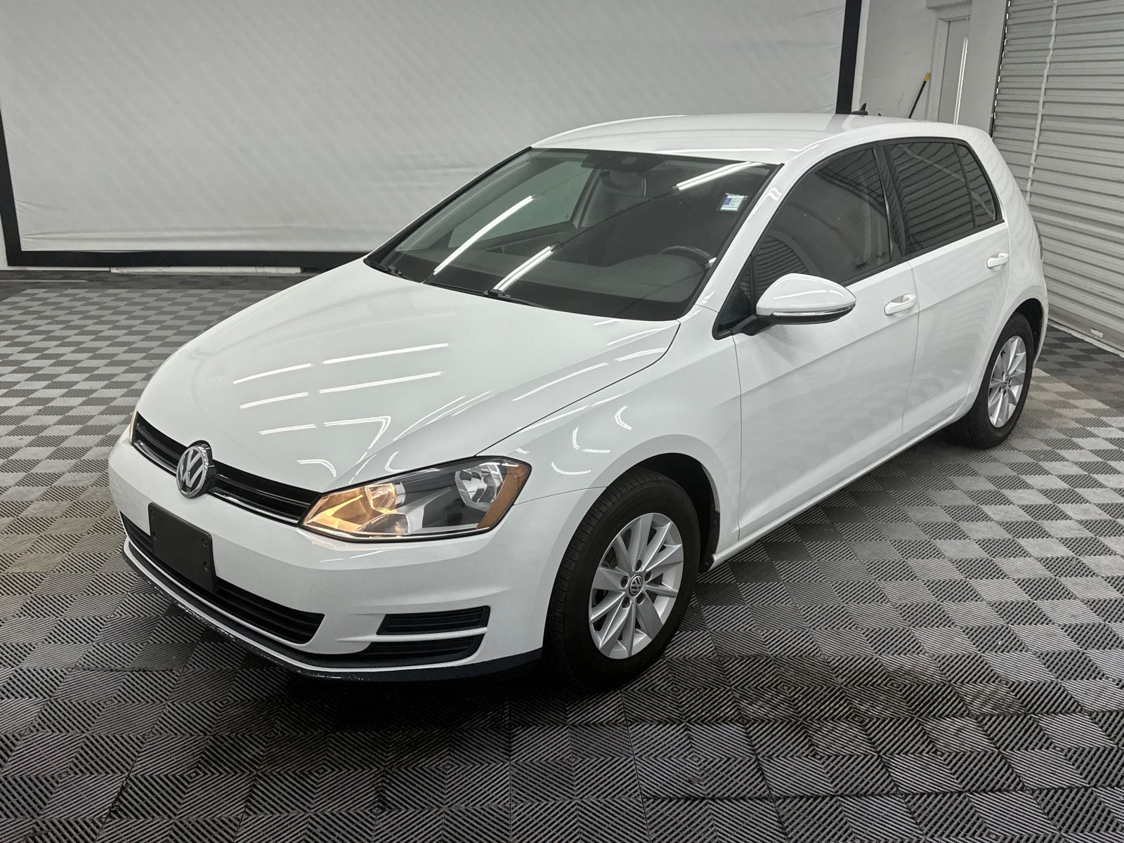 2016 Volkswagen Golf TSI S 4-Door 1