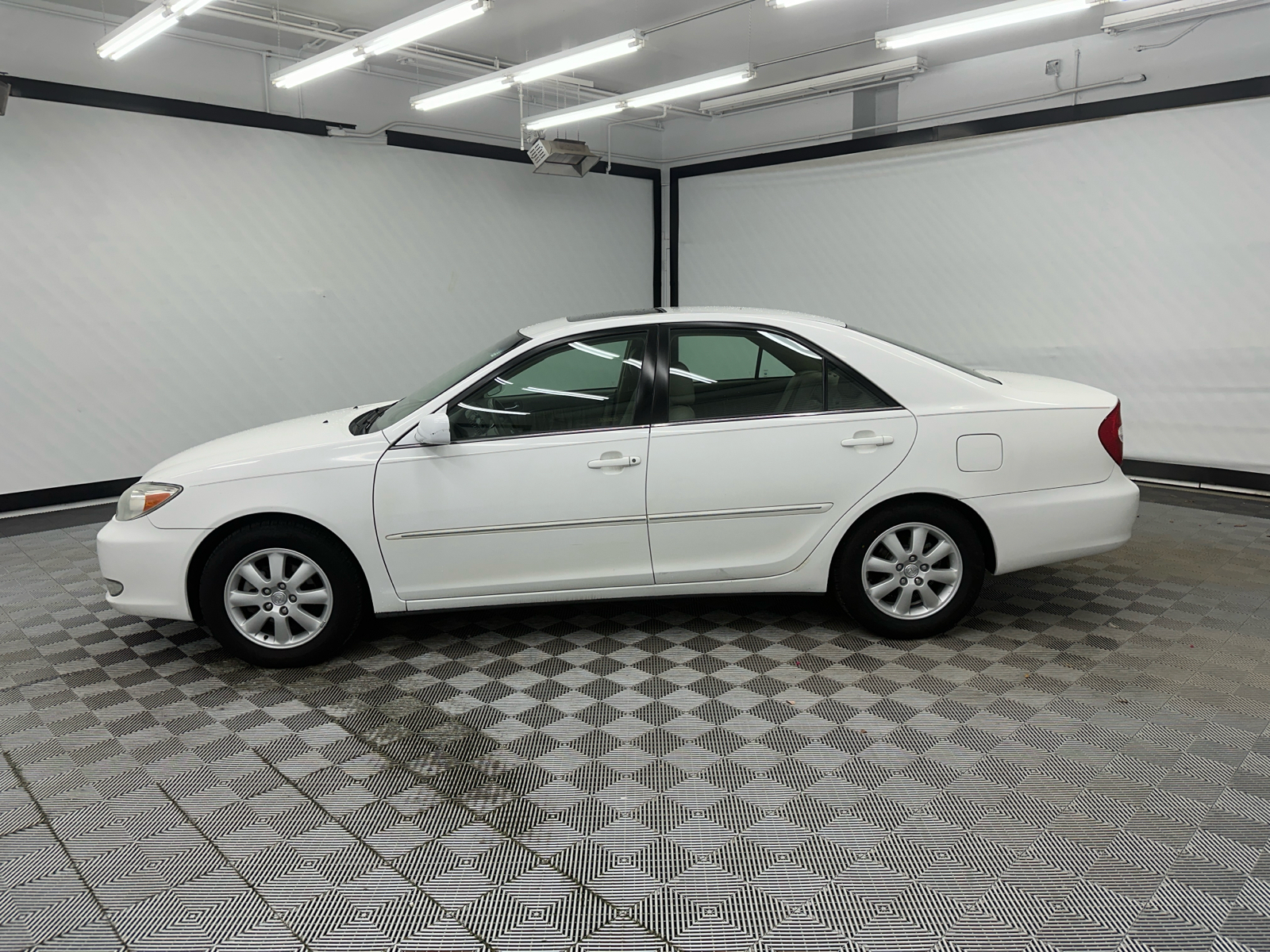 2004 Toyota Camry XLE 2